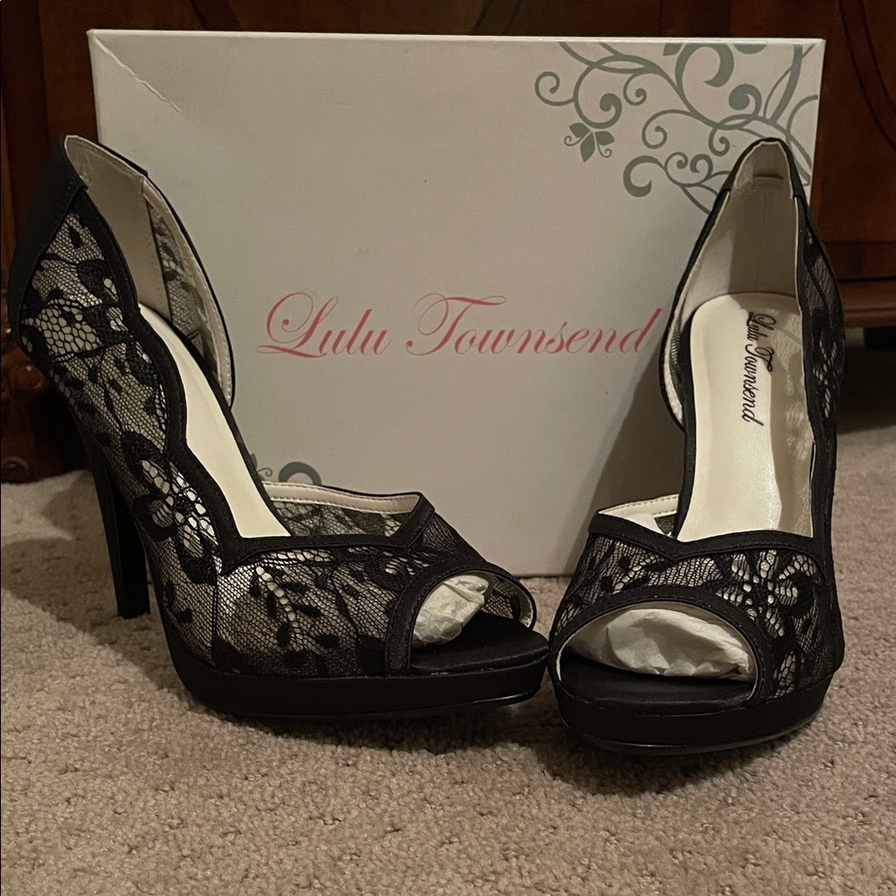 Lulu Townsend Black Lace Open-Toe Heels